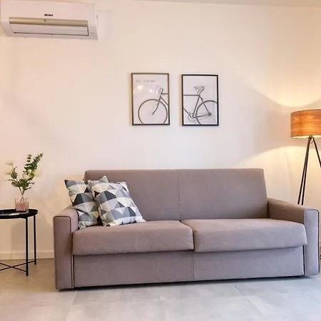 Al 45 B.go Roma -vr- Con Garage فيرونا