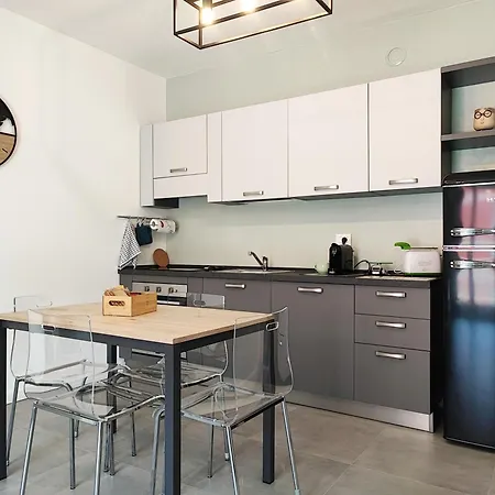 Al 45 B.go Roma -vr- Con Garage Apartment