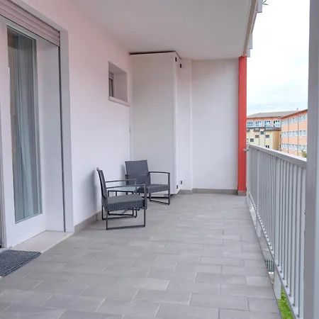 Al 45 B.go Roma -vr- Con Garage شقة